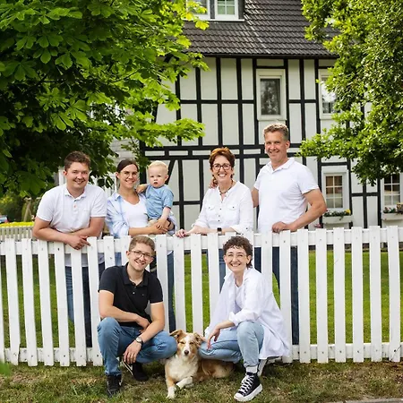 Hof Koehne - Doppelhaus - Dreifachhexe Schmallenberg